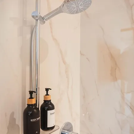 David's Suite&spa Con Parcheggio Privato * كومو